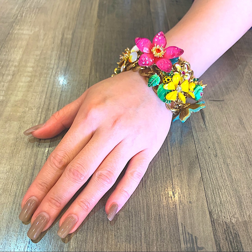Authentic Betsy Johnson tropical floral bracelet in rainbow colour 🌺🌼🌸🌻🌷🌈